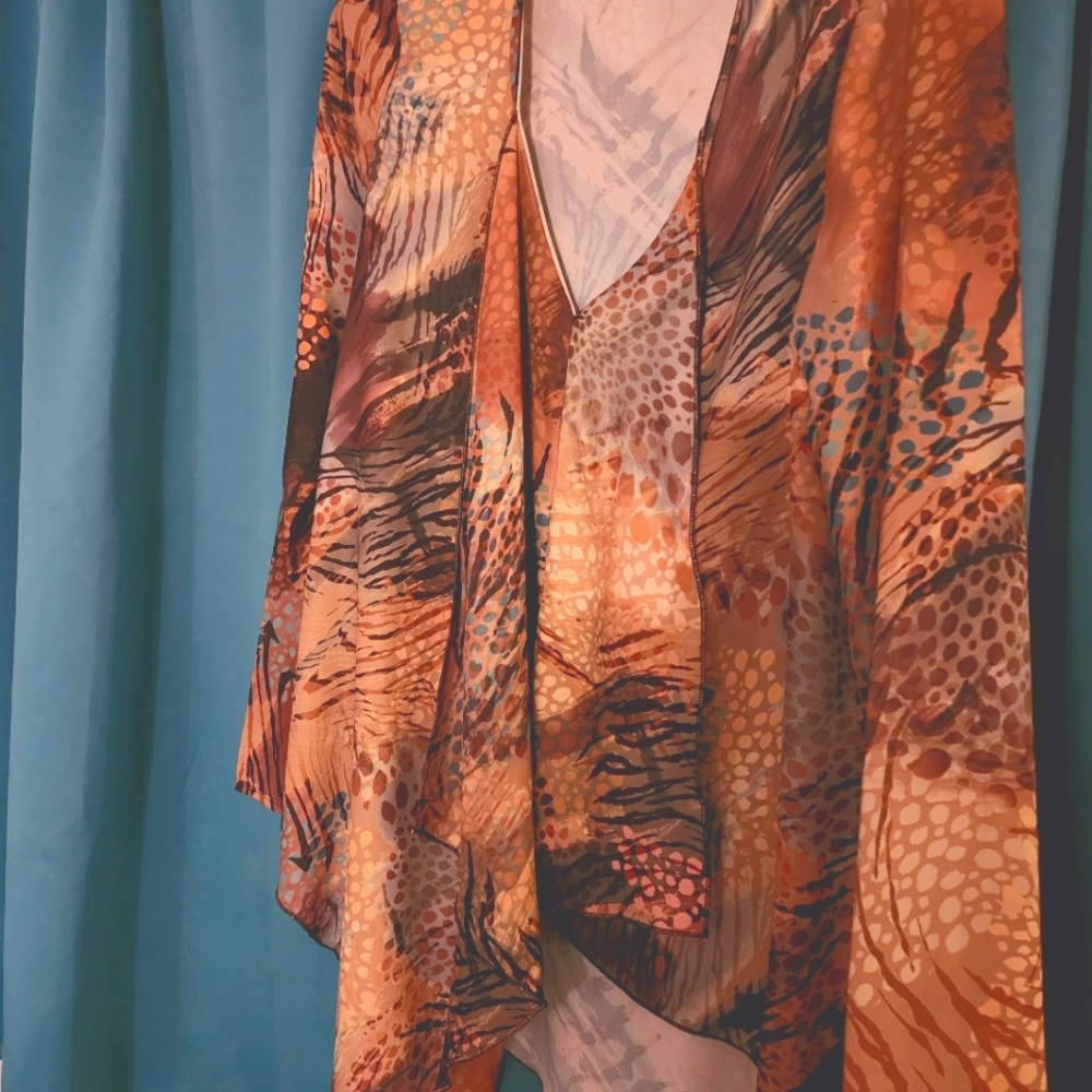 Women's V-neck Blouse Longer in the Back